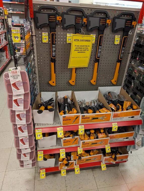 Home Hardware: Various Fiskars Gardening Tool up to 75% off